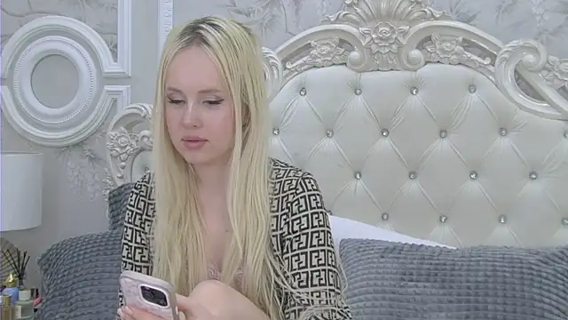 EllieFrosty  online show from April 6, 4:46 am