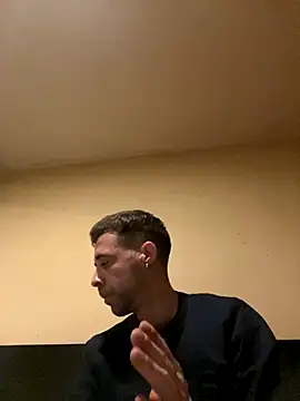 Snapshot of Tiago00987 chatting on November 14, 8:18 pm Tiago00987 online show from November 14, 8:18 pm