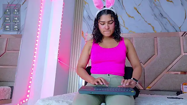 DakotaTylerr online show from April 10, 11:04 am