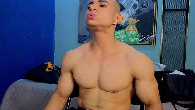 Snapshot of DylanGuss chatting on November 2, 8:11 pm DylanGuss online show from November 2, 8:11 pm