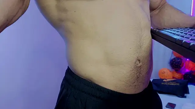 Snapshot of DylanGuss chatting on November 5, 7:47 pm DylanGuss online show from November 5, 7:47 pm