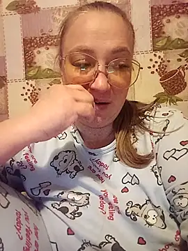 Kiss Eva online show from April 14, 5:08 pm