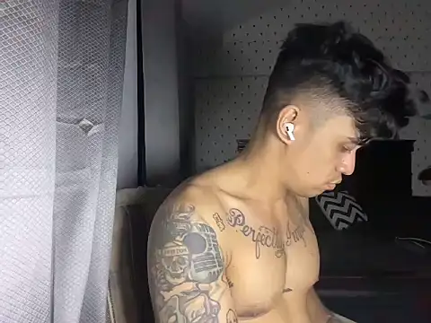 Snapshot of KarlKambing chatting on November 16, 4:23 pm KarlKambing online show from November 16, 4:23 pm