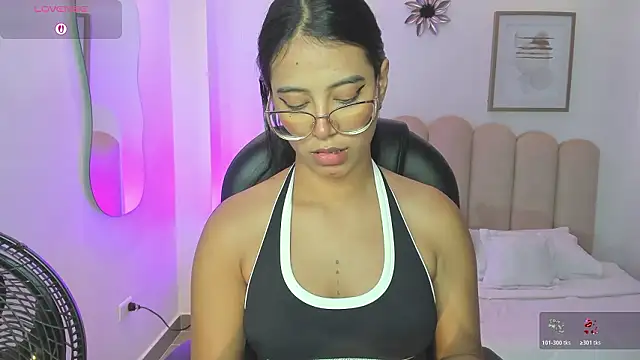 Snapshot of raven_stonee chatting on March 7, 12:40 am raven stonee online show from March 7, 12:40 am