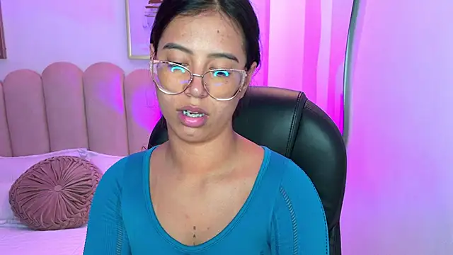 Snapshot of raven_stonee chatting on March 24, 11:43 pm raven stonee online show from March 24, 11:43 pm