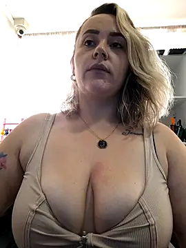 CurvyLust x online show from October 17, 4:20 pm