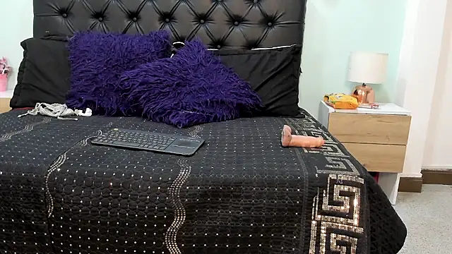 Snapshot of Marianee_Rousse chatting on November 12, 10:09 pm Marianee Rousse online show from November 12, 10:09 pm