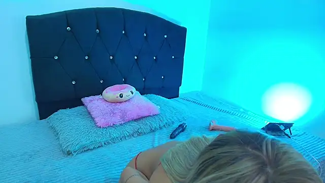 Sophia Nights online show from October 8, 12:30 am