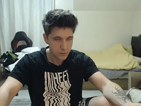 Snapshot of 2handsomemann chatting on May 4, 6:48 pm 2handsomemann online show from May 4, 6:48 pm