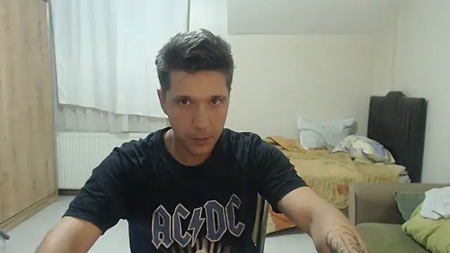 Snapshot of 2handsomemann chatting on August 1, 8:41 pm 2handsomemann online show from August 1, 8:41 pm