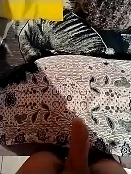 Snapshot of KingMaxiZ chatting on February 15, 5:04 am KingMaxiZ online show from February 15, 5:04 am