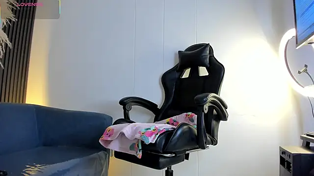 ShaunaDream online show from February 23, 4:54 am