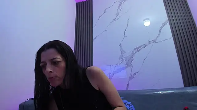 ShaunaDream online show from May 18, 2:07 am