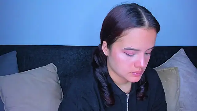 Snapshot of sweet_lily26 chatting on November 14, 5:17 am sweet lily26 online show from November 14, 5:17 am