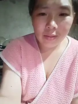Snapshot of quynhkoolbae chatting on June 8, 1:33 pm quynhkoolbae online show from June 8, 1:33 pm