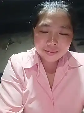 Snapshot of quynhkoolbae chatting on June 26, 1:26 pm quynhkoolbae online show from June 26, 1:26 pm