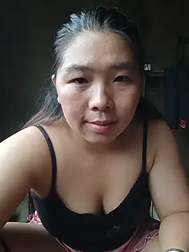 Snapshot of quynhkoolbae chatting on July 10, 12:48 am quynhkoolbae online show from July 10, 12:48 am