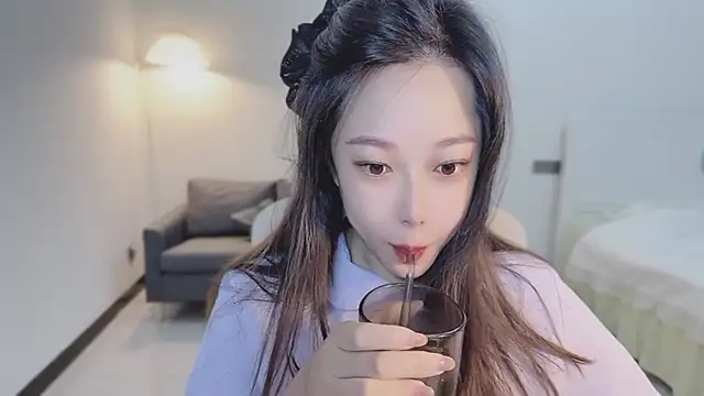 Maymay  online show from October 18, 11:05 pm