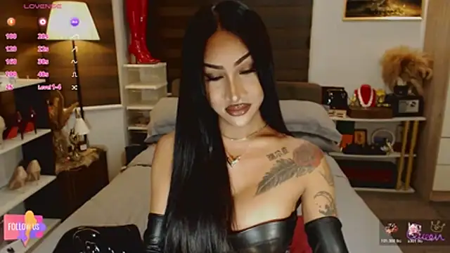 Snapshot of SeductiveVictoria chatting on June 29, 10:37 am SeductiveVictoria online show from June 29, 10:37 am