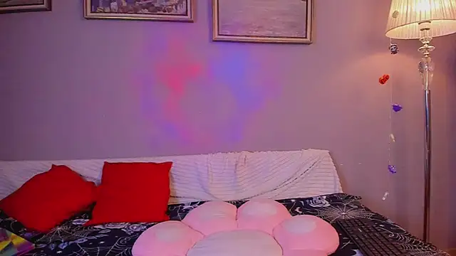 Snapshot of VelvetBlitz chatting on November 12, 3:34 pm VelvetBlitz online show from November 12, 3:34 pm