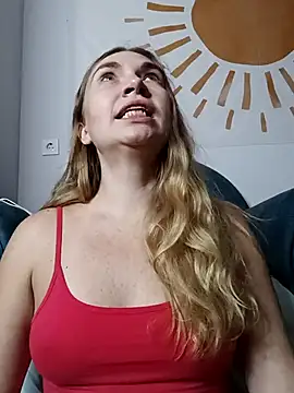 Snapshot of KisaVixen chatting on October 17, 3:58 pm KisaVixen online show from October 17, 3:58 pm