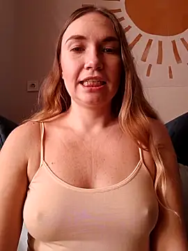 Snapshot of KisaVixen chatting on November 25, 9:53 am KisaVixen online show from November 25, 9:53 am