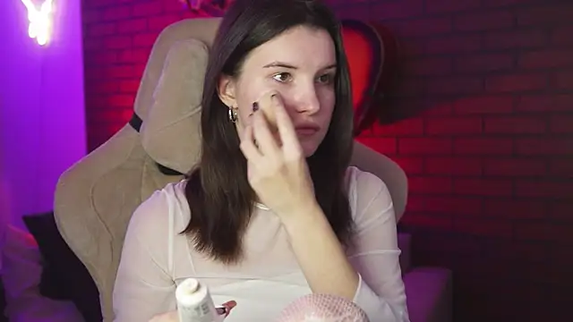 Snapshot of AgataWillis chatting on October 15, 9:53 am AgataWillis online show from October 15, 9:53 am