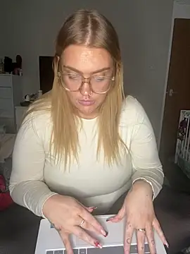 MysteriousMylaX online show from December 17, 8:04 pm