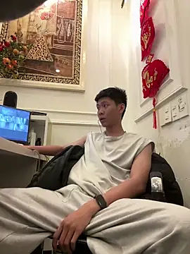 linh21107 online show from April 12, 12:32 pm