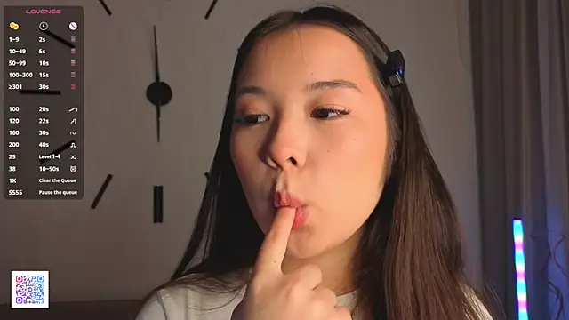 AlberthaEscue online show from October 9, 4:32 am