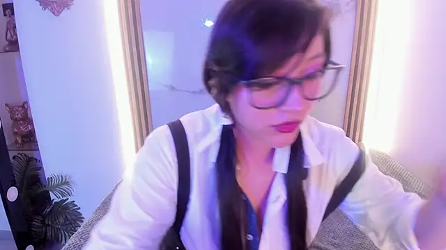 Skye bluee  online show from October 3, 3:03 am