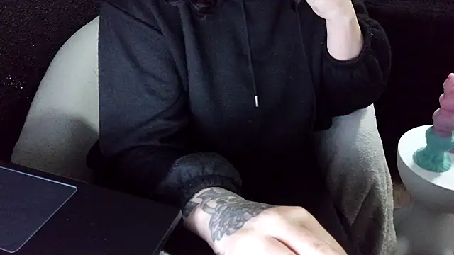 fetishslut4u online show from October 17, 1:25 pm