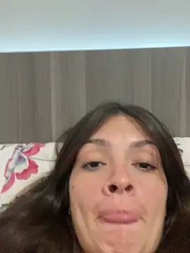 Snapshot of Danielaeliana chatting on February 3, 5:05 am Danielaeliana online show from February 3, 5:05 am