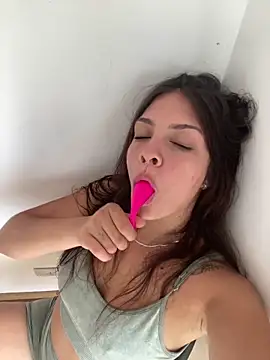 Snapshot of Danielaeliana chatting on February 3, 7:41 pm Danielaeliana online show from February 3, 7:41 pm