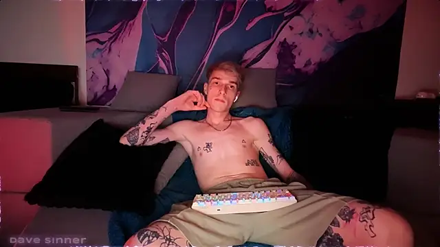 Snapshot of davesinner chatting on July 22, 9:17 pm davesinner online show from July 22, 9:17 pm