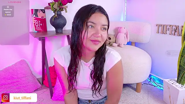 Snapshot of Kiut_tiffanii chatting on December 4, 11:30 am Kiut tiffanii online show from December 4, 11:30 am