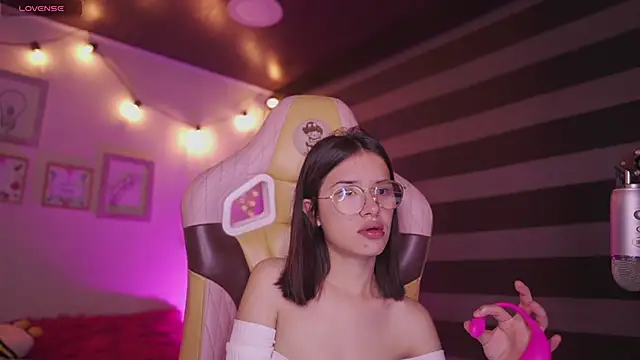 Lana Dreams  online show from November 5, 12:43 am