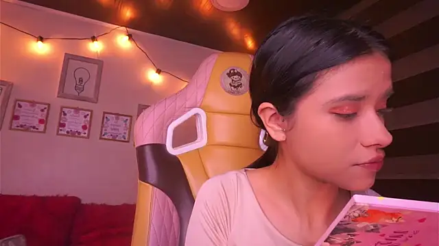 Lana Dreams  online show from November 26, 12:33 am