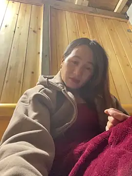 phungtiti online show from December 5, 1:42 pm