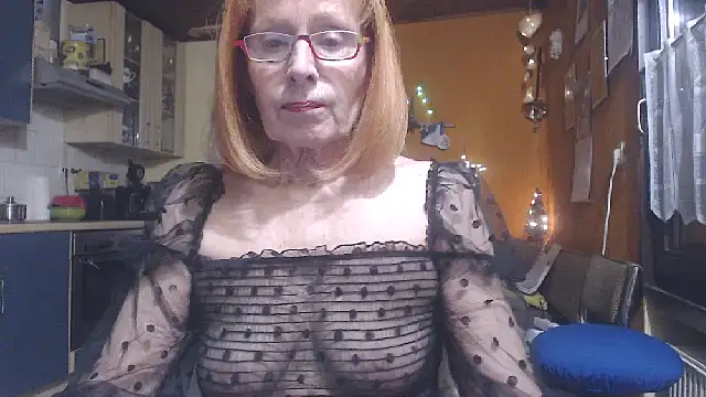 Snapshot of SexySilvie chatting on November 29, 2:42 pm SexySilvie online show from November 29, 2:42 pm