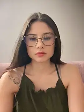 Snapshot of VioletaLorette chatting on November 8, 3:39 am VioletaLorette online show from November 8, 3:39 am