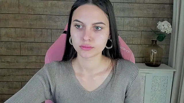 Snapshot of AlisaVersailles chatting on October 7, 4:04 pm AlisaVersailles online show from October 7, 4:04 pm