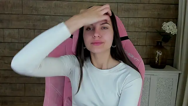 Snapshot of AlisaVersailles chatting on October 9, 4:10 am AlisaVersailles online show from October 9, 4:10 am