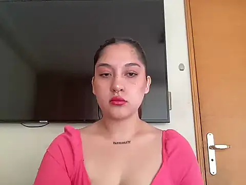 Snapshot of smokemilv chatting on October 18, 5:46 pm smokemilv online show from October 18, 5:46 pm