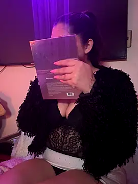 Snapshot of smokemilv chatting on October 26, 6:08 am smokemilv online show from October 26, 6:08 am