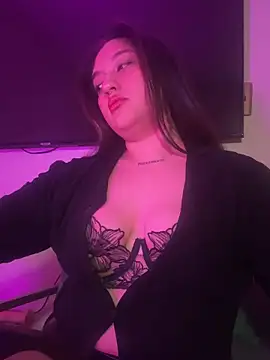 Snapshot of smokemilv chatting on October 28, 4:38 am smokemilv online show from October 28, 4:38 am