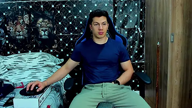 javiersexymann online show from March 2, 2:03 am