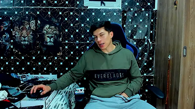 javiersexymann online show from March 12, 11:11 pm