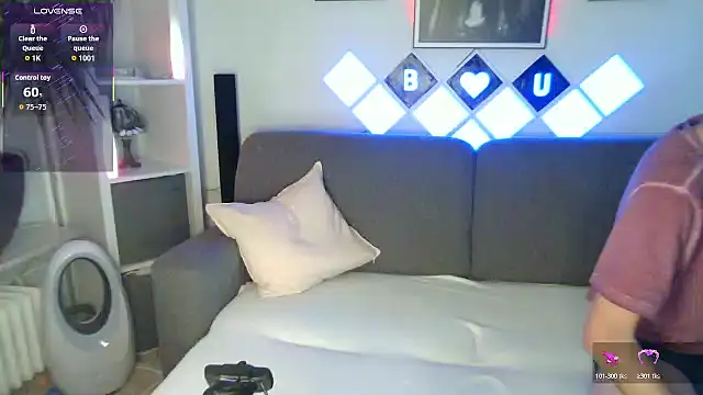 XBellaXundXUweX online show from November 17, 7:30 pm