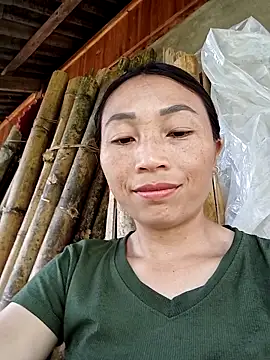 lucybaby00 online show from April 6, 4:46 am